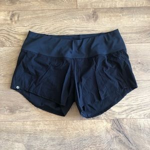 Oiselle Summer Roga shorts black 6